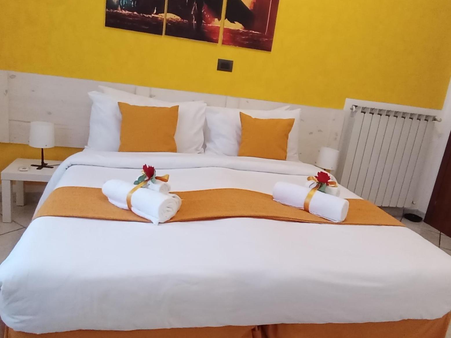 G&G Giusy E Gabry Bed and Breakfast Santhià Eksteriør billede